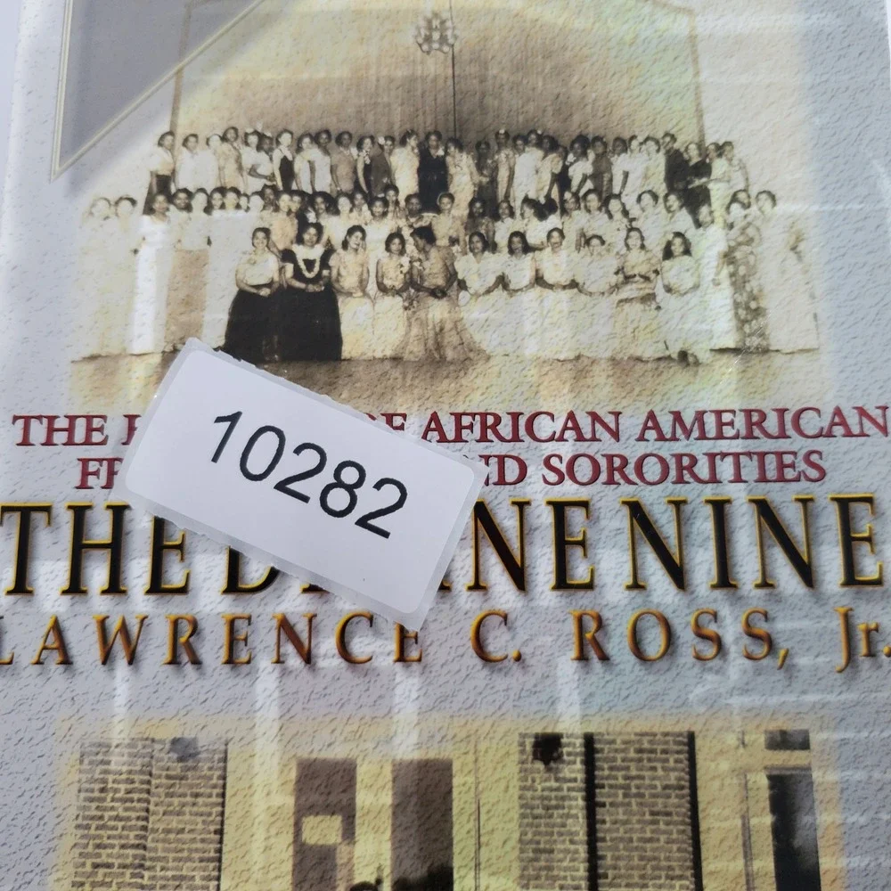 Divine Nine History of African American Fraternities & Sororities Lawrence Ross‎